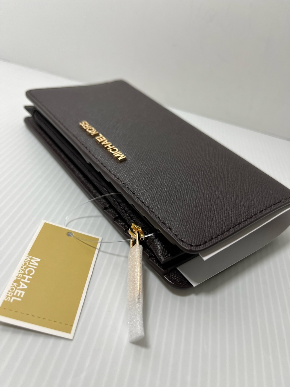 MICHAEL MICHAEL KORS
Genuine Saffiano Leather Jet Set Bifold Zip Large Wallet